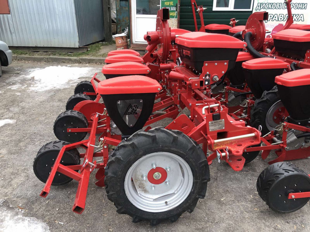 Сівалка пневматична точного висіву УПС-4-02, 16 Сівалка пневматична точного висіву УПС-4-02, 16