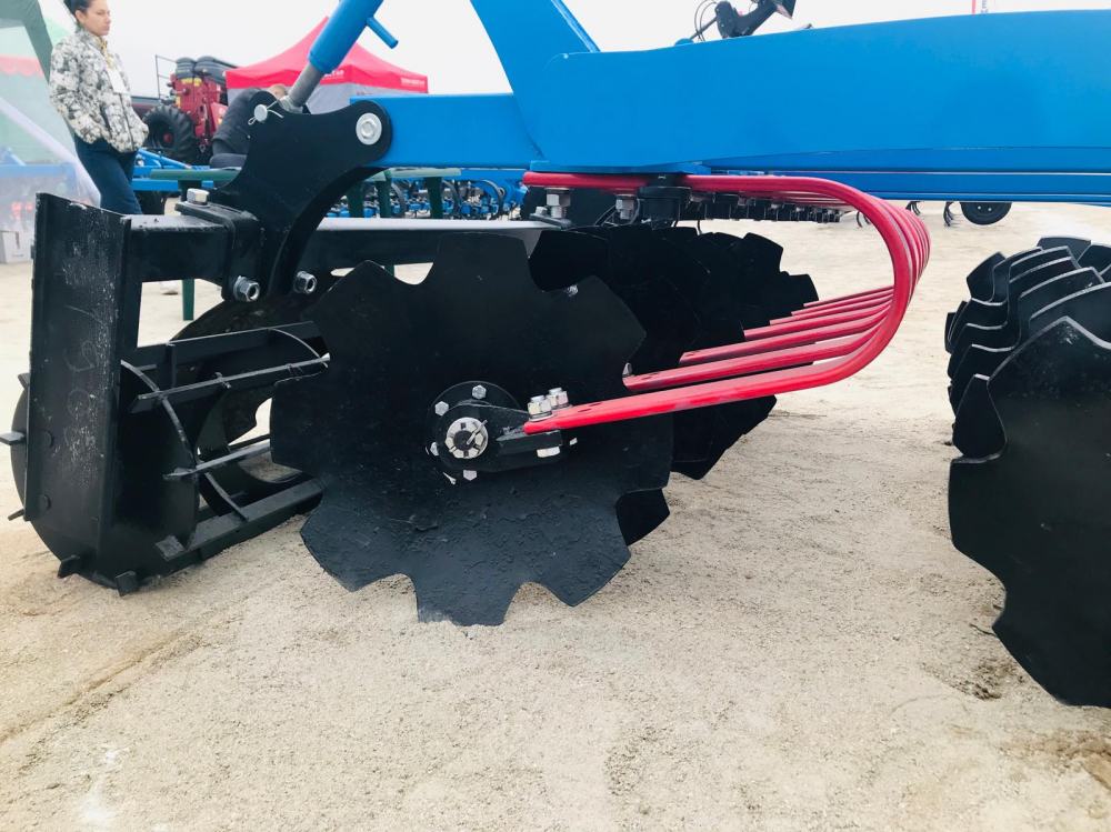 Лущильник дисковий навісний ЛДВН-2.4 Лущильник дисковий навісний ЛДВН-2.4