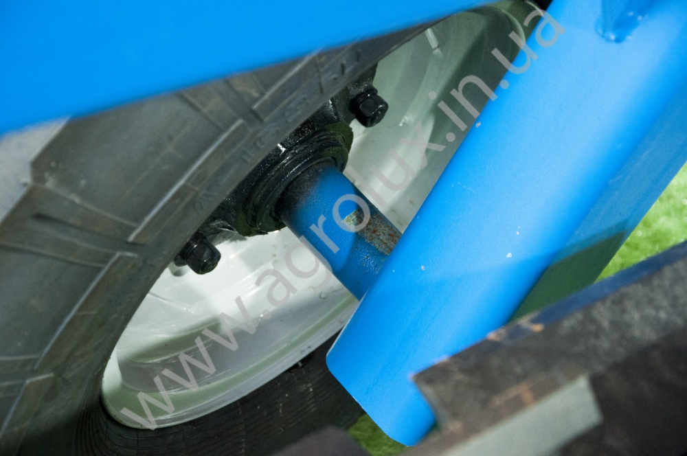 Коток-подрібнювач водоналивний КЗК-6 шахматний порядок (синій), 6 м. Коток-подрібнювач водоналивний КЗК-6 шахматний порядок (синій), 6 м.