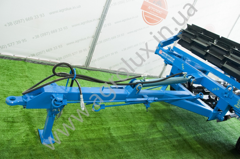 Коток-подрібнювач водоналивний КЗК-6 шахматний порядок (синій), 6 м. Коток-подрібнювач водоналивний КЗК-6 шахматний порядок (синій), 6 м.