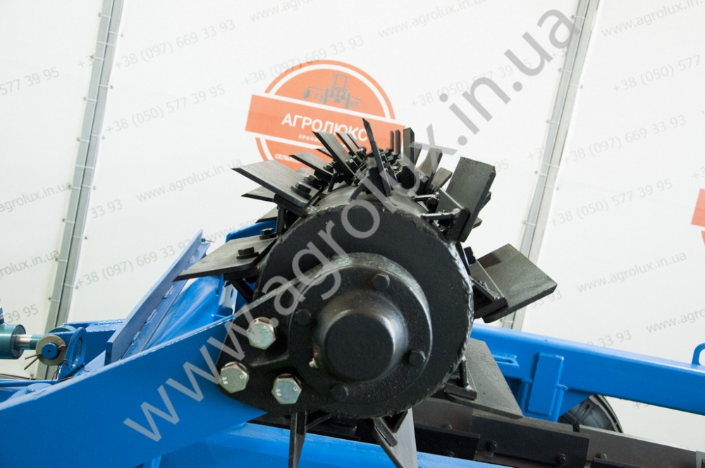 Коток-подрібнювач водоналивний КЗК-6 шахматний порядок (синій), 6 м. Коток-подрібнювач водоналивний КЗК-6 шахматний порядок (синій), 6 м.