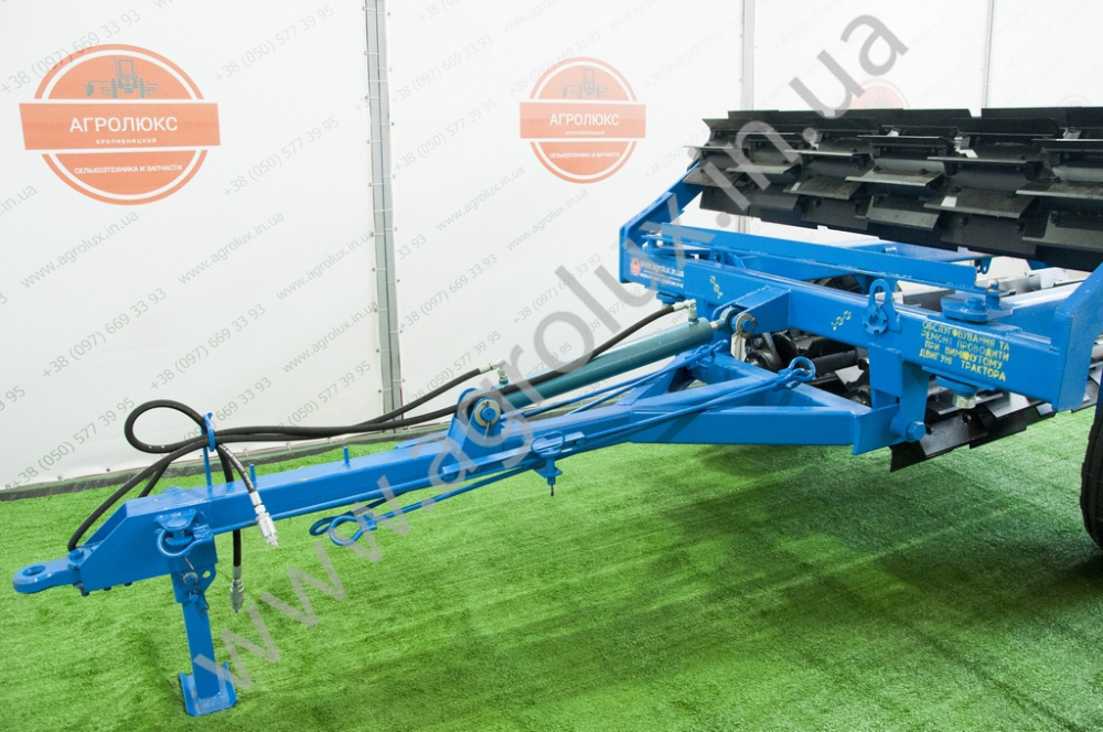 Коток-подрібнювач водоналивний КЗК-6 шахматний порядок (синій), 6 м. Коток-подрібнювач водоналивний КЗК-6 шахматний порядок (синій), 6 м.