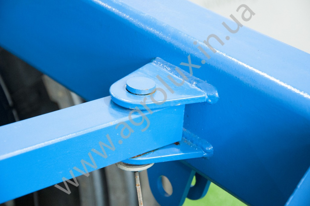 Коток-подрібнювач водоналивний КЗК-6 шахматний порядок (синій), 6 м. Коток-подрібнювач водоналивний КЗК-6 шахматний порядок (синій), 6 м.