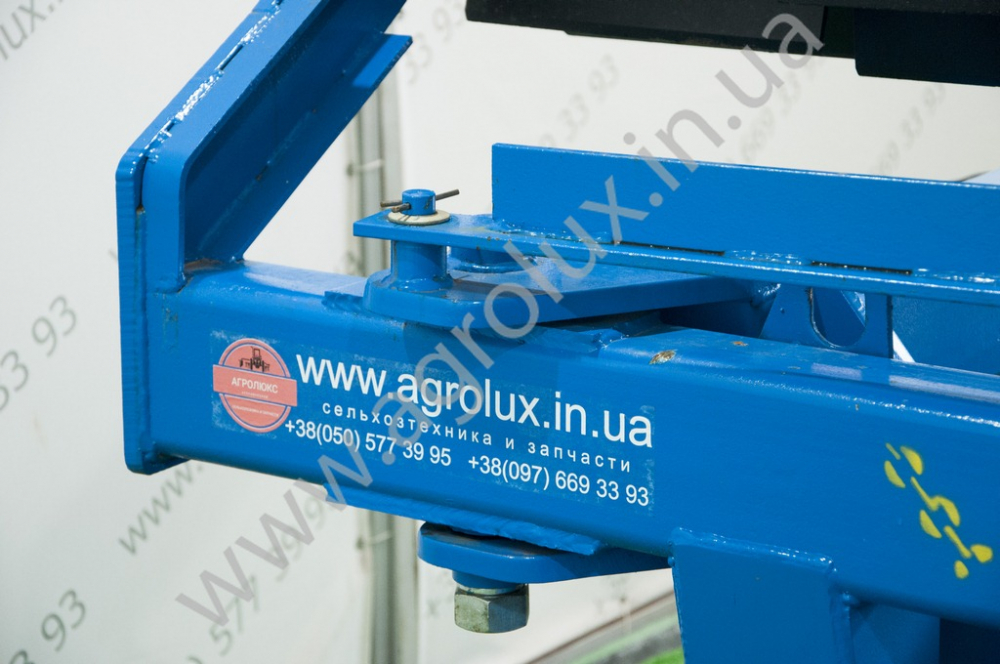 Коток-подрібнювач водоналивний КЗК-6 шахматний порядок (синій), 6 м. Коток-подрібнювач водоналивний КЗК-6 шахматний порядок (синій), 6 м.