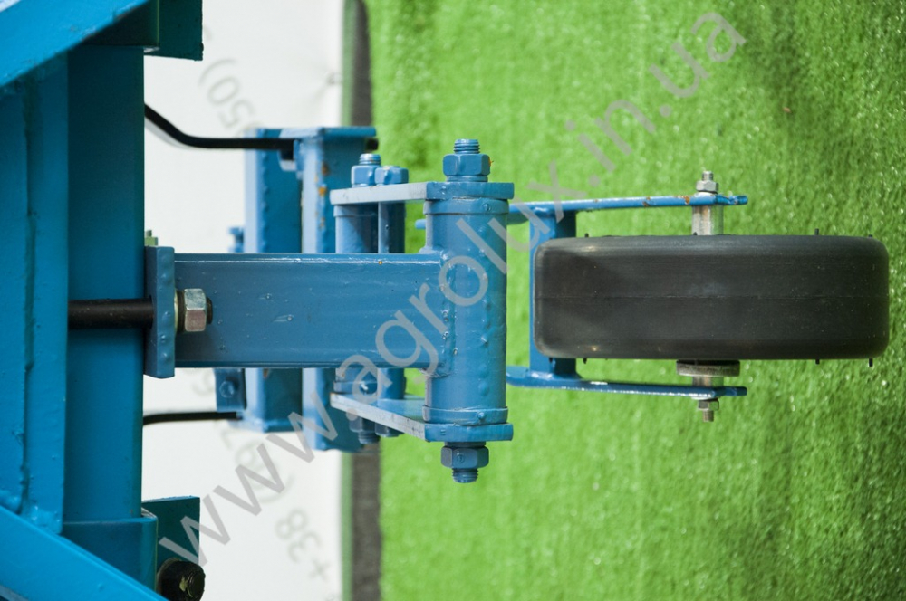 КМН-5.6 Культиватор міжрядний КМН-5.6 Культиватор міжрядний