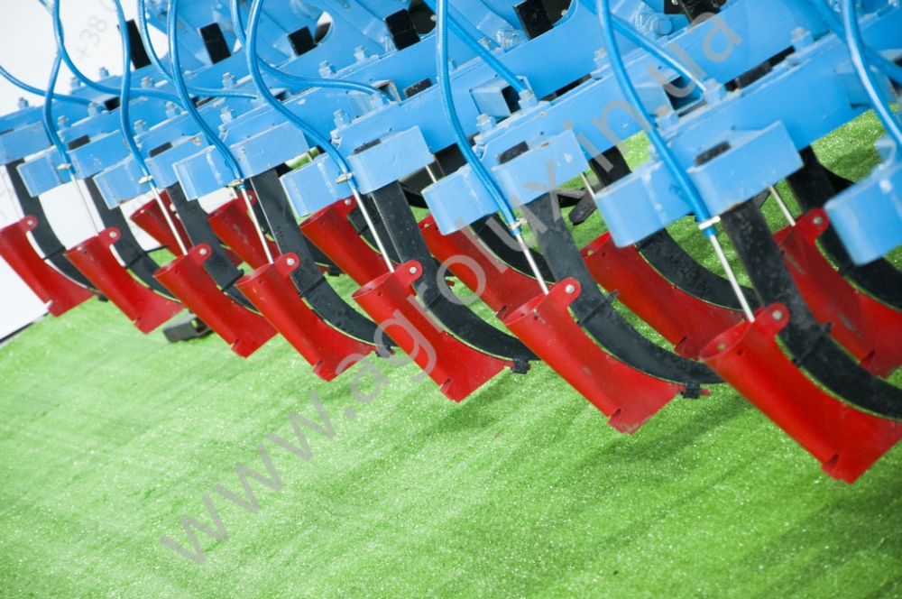 КМН-5.6 Культиватор міжрядний з системою КАС КМН-5.6 Культиватор міжрядний з системою КАС