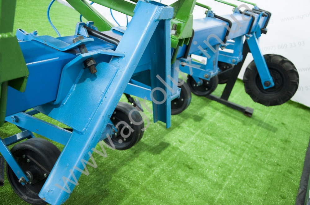 КМН-5.6 Культиватор міжрядний з системою КАС КМН-5.6 Культиватор міжрядний з системою КАС