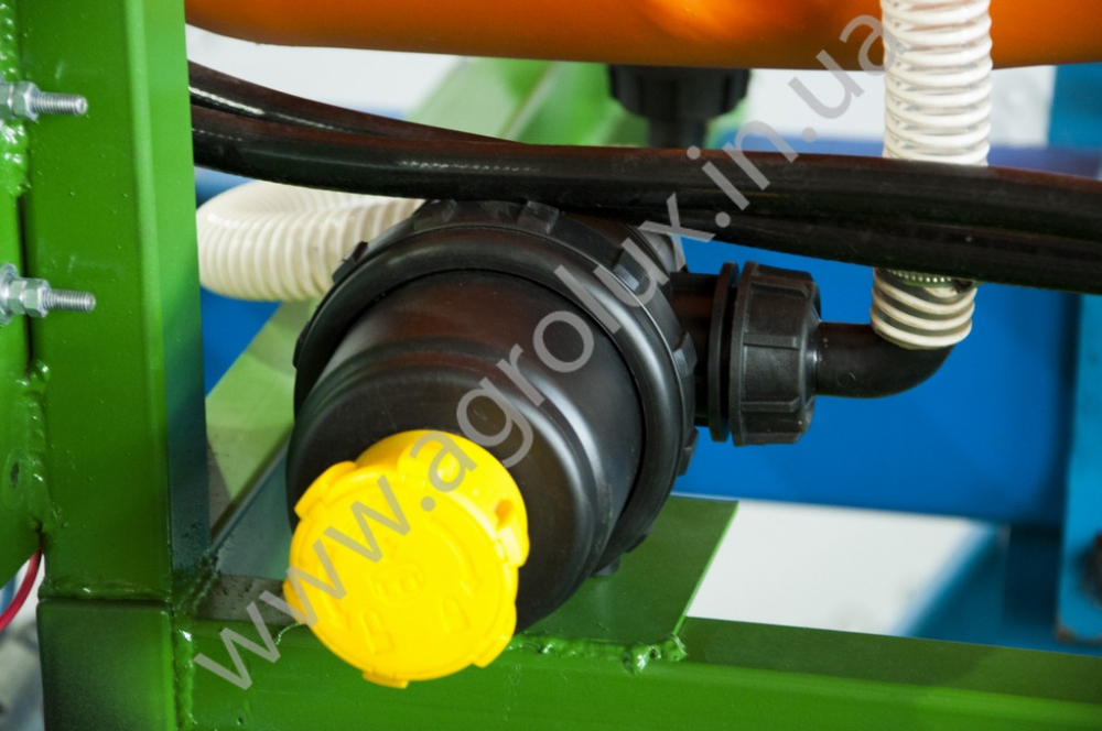 КМН-5.6 Культиватор міжрядний з системою КАС КМН-5.6 Культиватор міжрядний з системою КАС