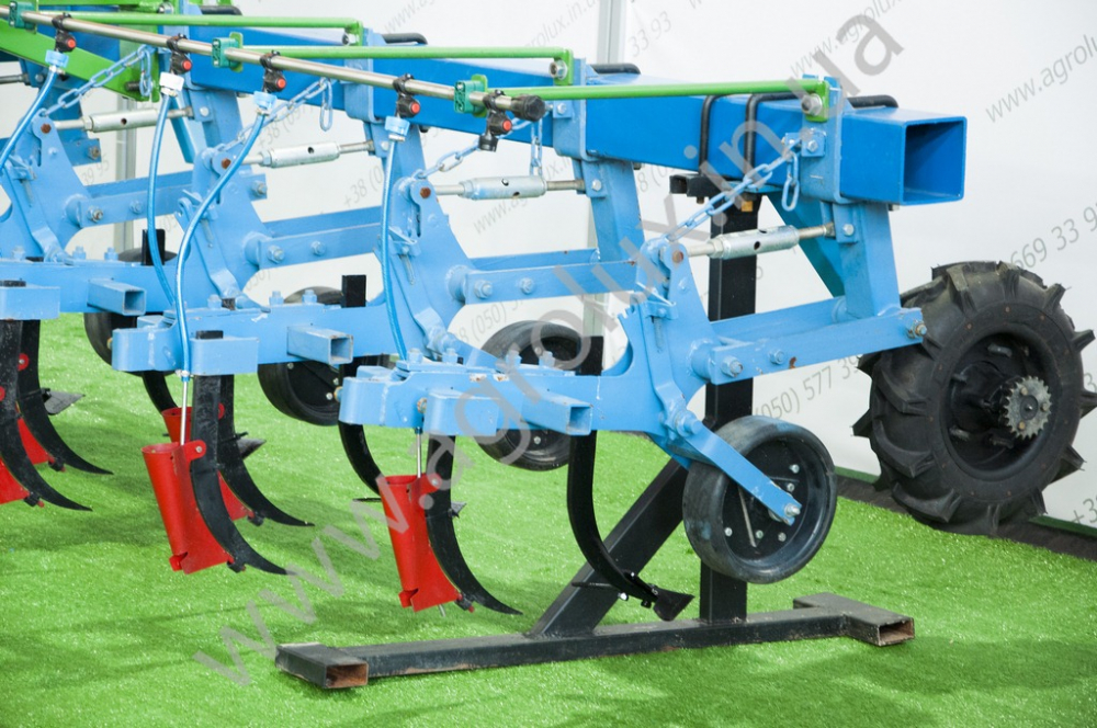 КМН-5.6 Культиватор міжрядний з системою КАС КМН-5.6 Культиватор міжрядний з системою КАС