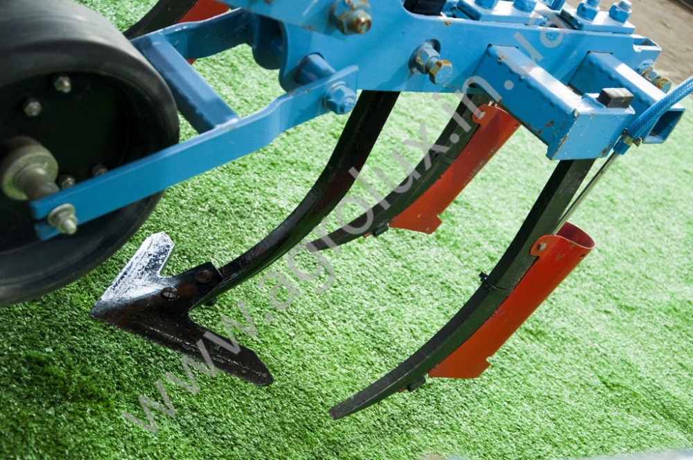 КМН-5.6 Культиватор міжрядний з системою КАС КМН-5.6 Культиватор міжрядний з системою КАС