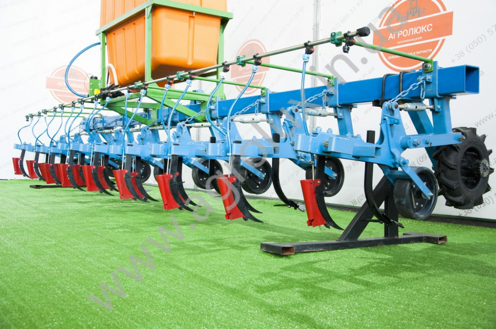 КМН-5.6 Культиватор міжрядний з системою КАС КМН-5.6 Культиватор міжрядний з системою КАС