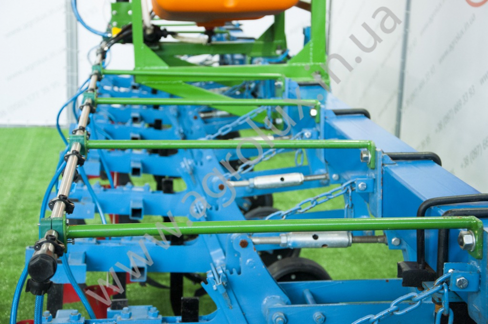 КМН-5.6 Культиватор міжрядний з системою КАС КМН-5.6 Культиватор міжрядний з системою КАС