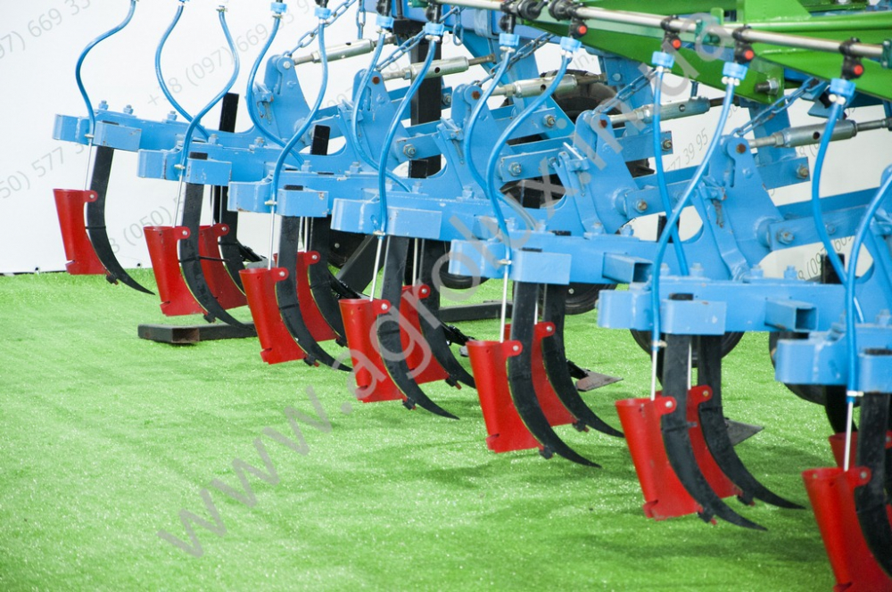 КМН-5.6 Культиватор міжрядний з системою КАС КМН-5.6 Культиватор міжрядний з системою КАС