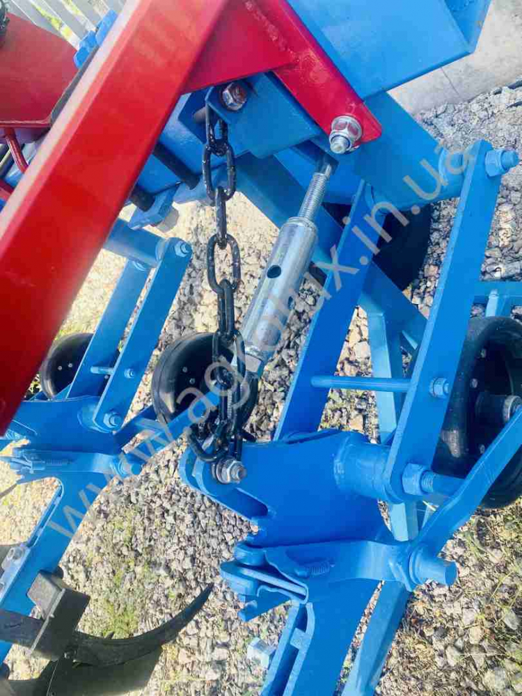 Культиватор просапний КРН -2,8 - 01 (4 РЯДКОВИЙ) Культиватор просапний КРН -2,8 - 01 (4 РЯДКОВИЙ)