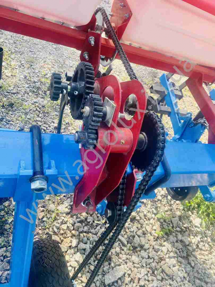 Культиватор просапний КРН -2,8 - 01 (4 РЯДКОВИЙ) Культиватор просапний КРН -2,8 - 01 (4 РЯДКОВИЙ)