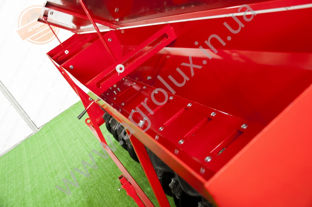 Зернова Сівалка МІНІ СЗ 3.0 - 20 (20 рядна) Зернова Сівалка МІНІ СЗ 3.0 - 20 (20 рядна)