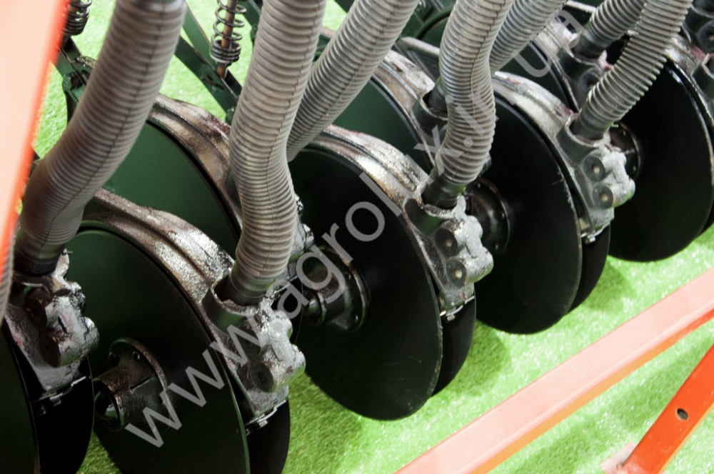 Зернова Сівалка МІНІ СЗ 1.95 - 13 (13 рядна) Зернова Сівалка МІНІ СЗ 1.95 - 13 (13 рядна)