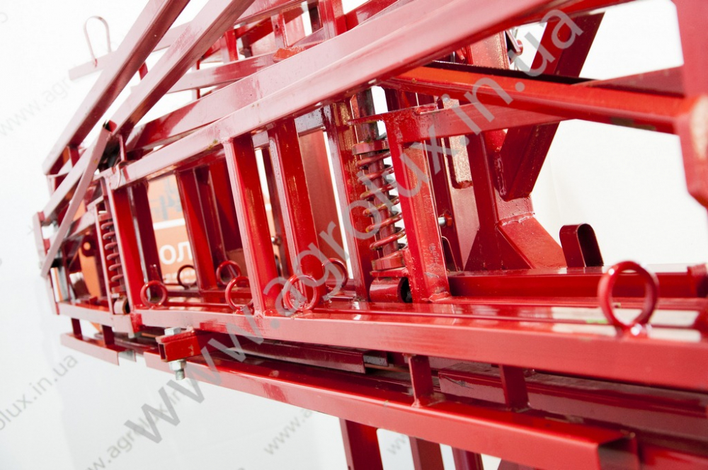 Оприскувач причіпний Polmark-2500 зі штангою 18 м. Оприскувач причіпний Polmark-2500 зі штангою 18 м.