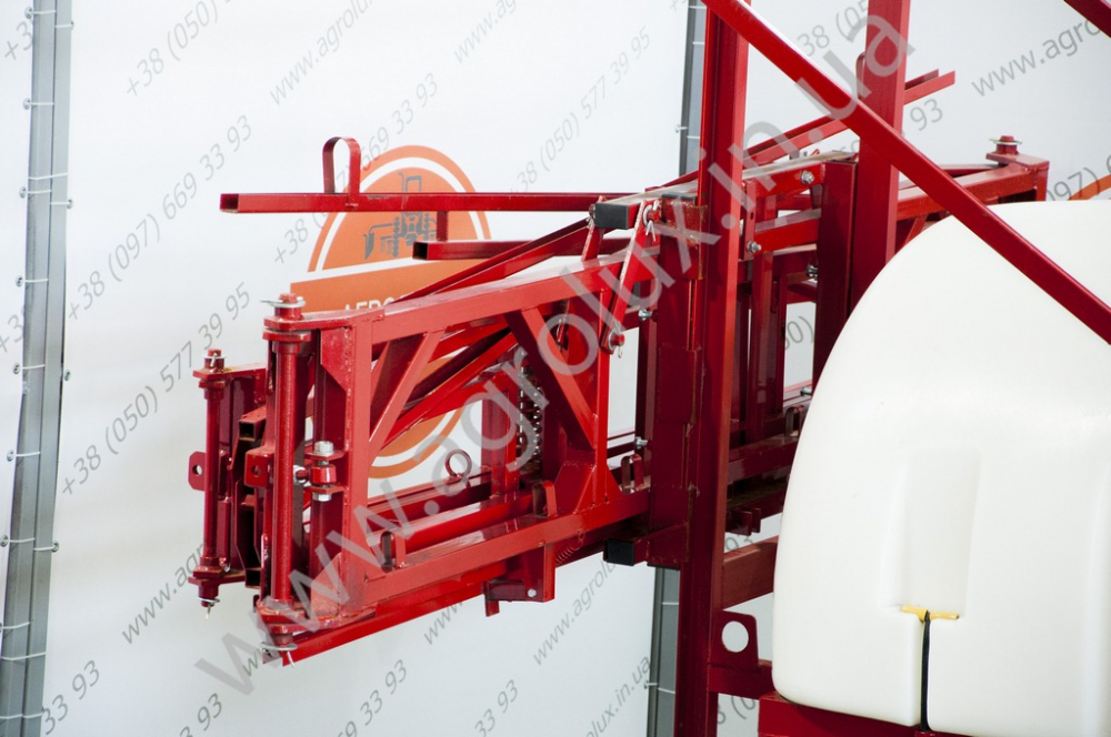 Оприскувач причіпний Polmark-2500 зі штангою 18 м. Оприскувач причіпний Polmark-2500 зі штангою 18 м.