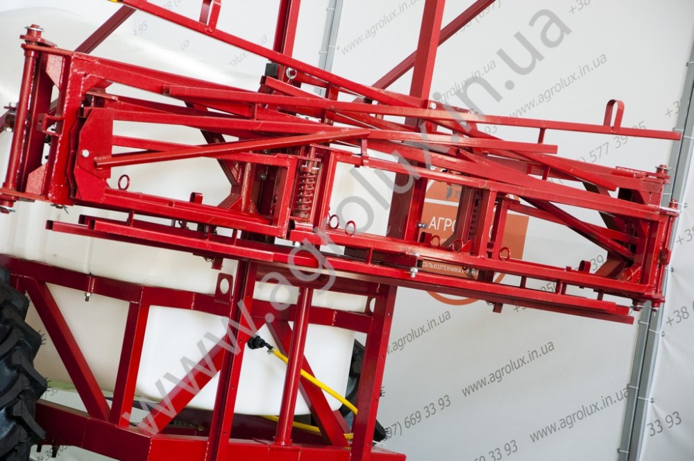 Оприскувач причіпний Polmark-2500 зі штангою 18 м. Оприскувач причіпний Polmark-2500 зі штангою 18 м.