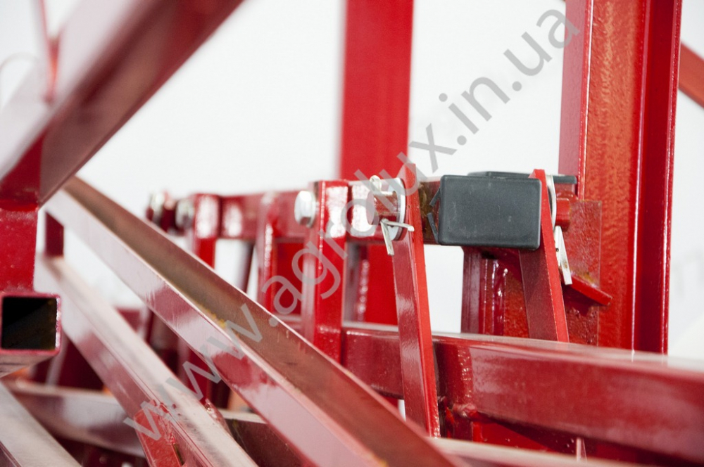 Оприскувач причіпний Polmark-2500 зі штангою 18 м. Оприскувач причіпний Polmark-2500 зі штангою 18 м.