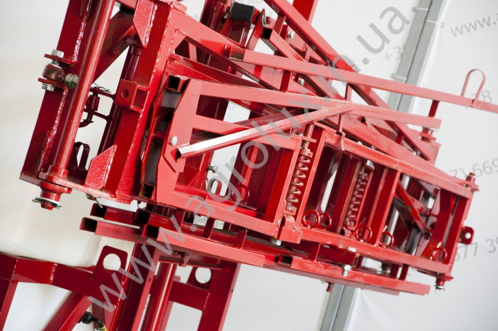 Оприскувач причіпний Polmark-2500 зі штангою 18 м. Оприскувач причіпний Polmark-2500 зі штангою 18 м.