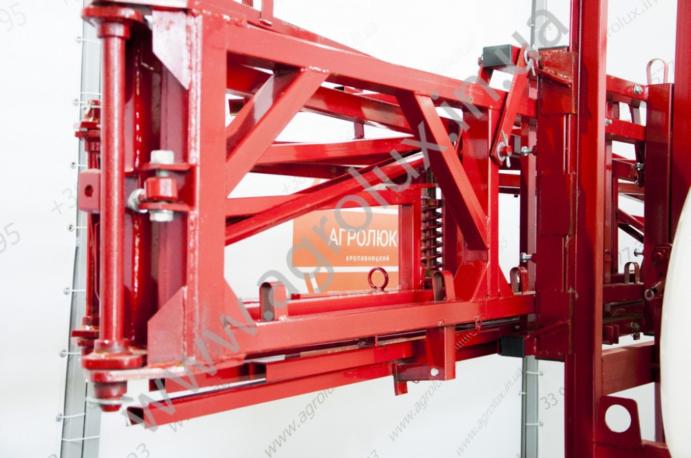 Оприскувач причіпний Polmark-2500 зі штангою 18 м. Оприскувач причіпний Polmark-2500 зі штангою 18 м.