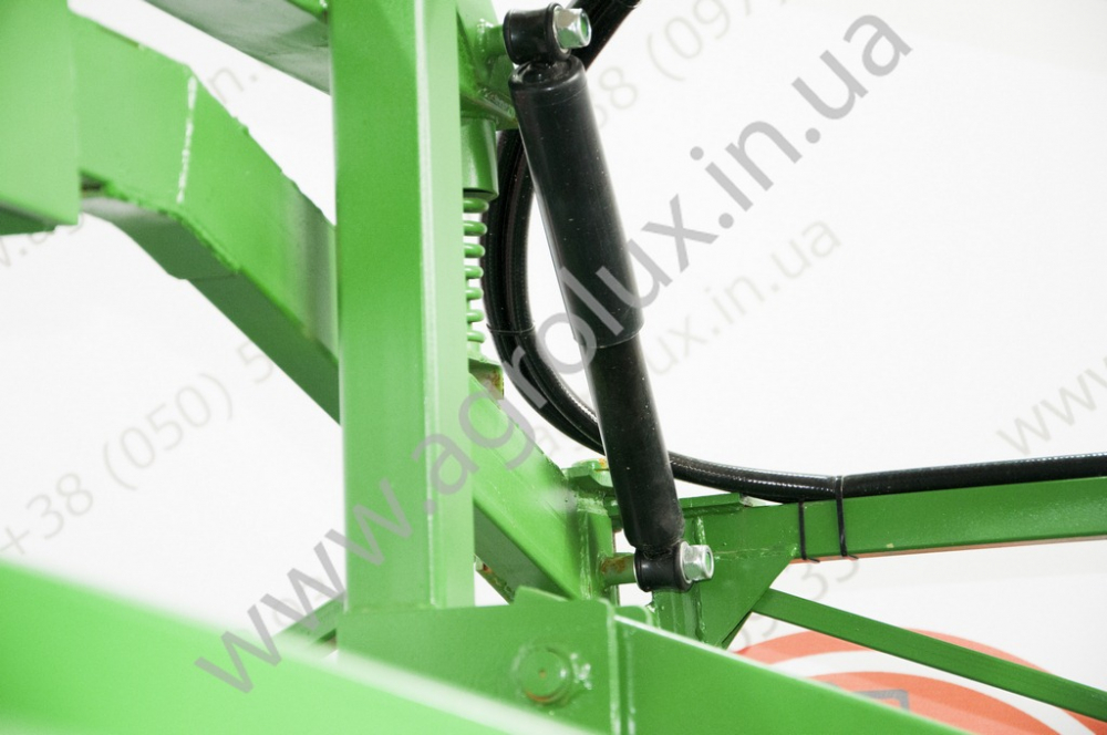 Оприскувач причіпний Вектор-2000 зі штангою 21 м. 1х форсунка Оприскувач причіпний Вектор-2000 зі штангою 21 м. 1х форсунка