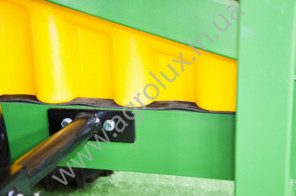 Оприскувач причіпний Вектор-2000 зі штангою 21 м. 1х форсунка Оприскувач причіпний Вектор-2000 зі штангою 21 м. 1х форсунка