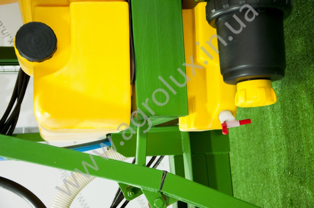 Оприскувач причіпний Вектор-3000 зі штангою 21 м., 3х форсунка Оприскувач причіпний Вектор-3000 зі штангою 21 м., 3х форсунка