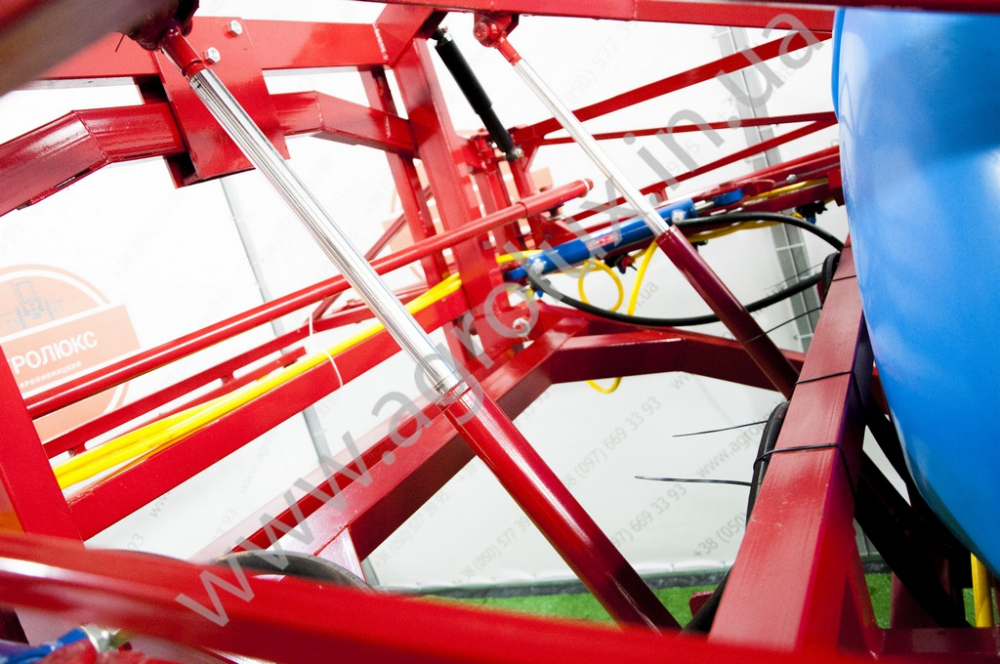 Оприскувач причіпний Polmark-2000 зі штангою 18 м., гідравлічна штанга Оприскувач причіпний Polmark-2000 зі штангою 18 м., гідравлічна штанга