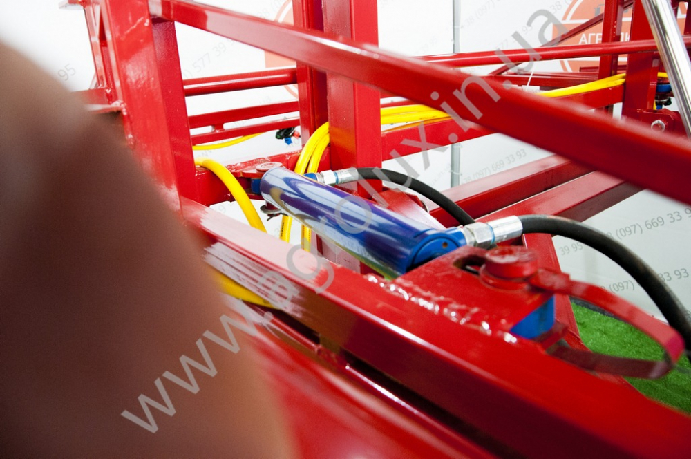 Оприскувач причіпний Polmark-2000 зі штангою 18 м., гідравлічна штанга Оприскувач причіпний Polmark-2000 зі штангою 18 м., гідравлічна штанга