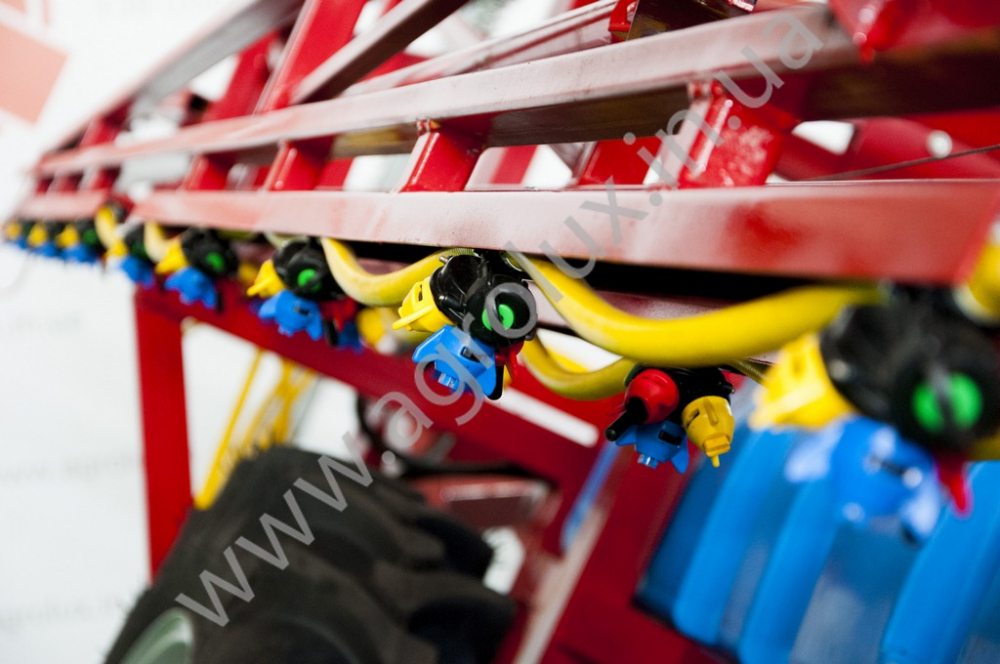 Оприскувач причіпний Polmark-2000 зі штангою 18 м., гідравлічна штанга Оприскувач причіпний Polmark-2000 зі штангою 18 м., гідравлічна штанга