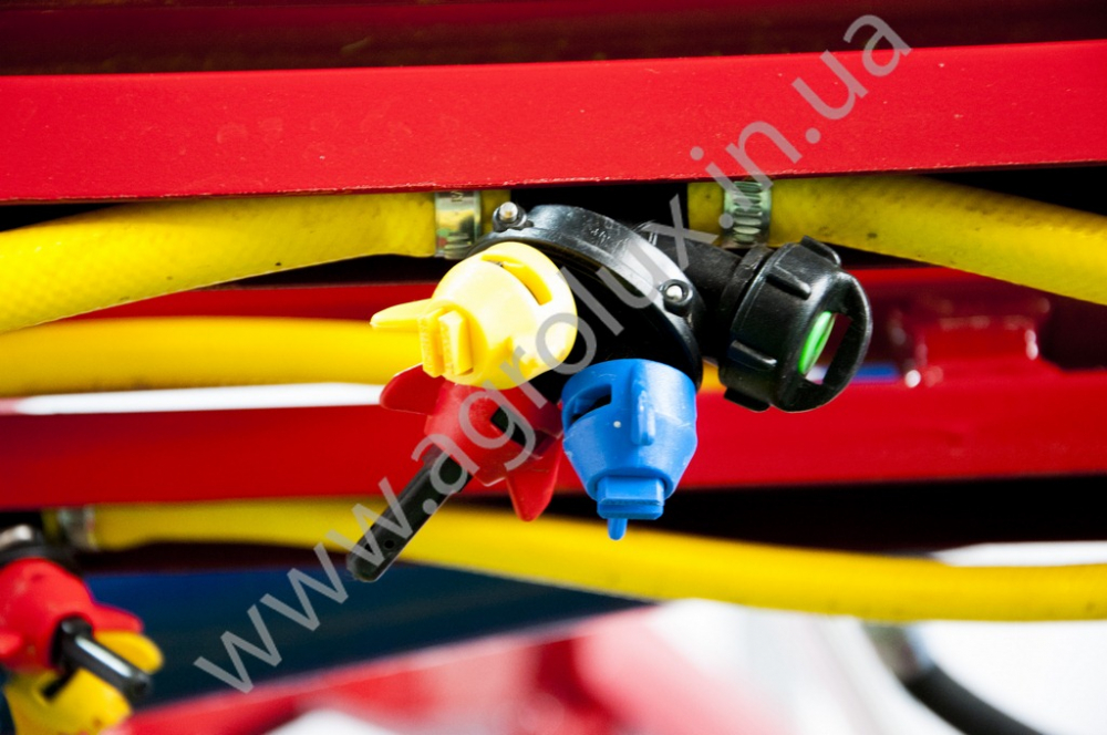 Оприскувач причіпний Polmark-2000 зі штангою 18 м., гідравлічна штанга Оприскувач причіпний Polmark-2000 зі штангою 18 м., гідравлічна штанга