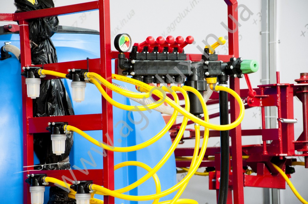 Оприскувач причіпний Polmark-2000 зі штангою 18 м., гідравлічна штанга Оприскувач причіпний Polmark-2000 зі штангою 18 м., гідравлічна штанга