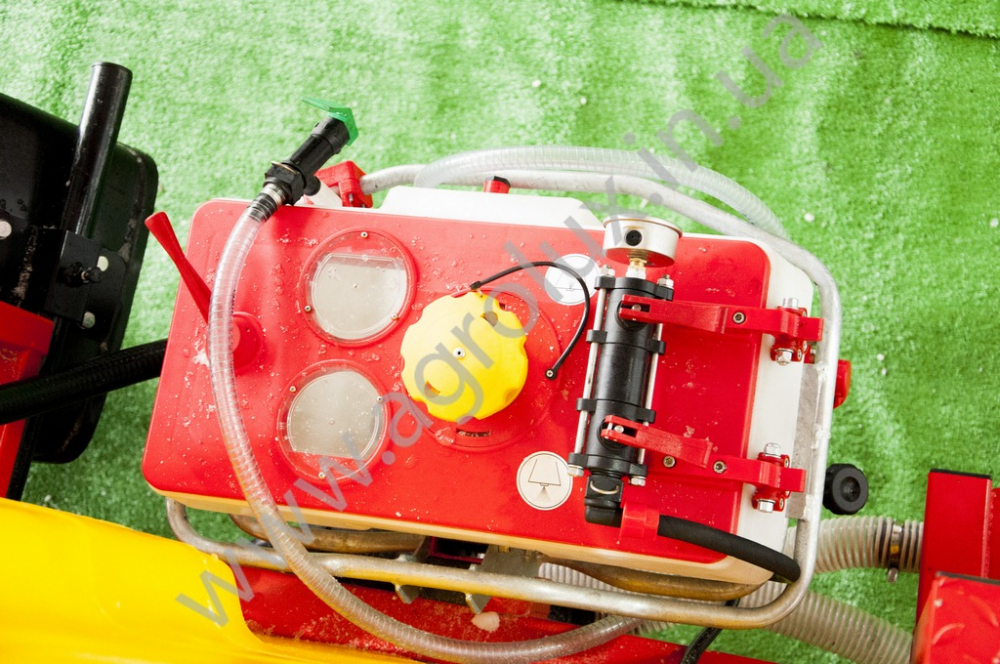 Оприскувач причіпний Оп 3000 зі штангою 22 м., 3х форсунка Міксер QUADRA 35, POLMAC Оприскувач причіпний Оп 3000 зі штангою 22 м., 3х форсунка Міксер QUADRA 35, POLMAC