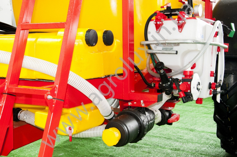 Оприскувач причіпний Оп 3000 зі штангою 22 м., 3х форсунка Міксер QUADRA 35, POLMAC Оприскувач причіпний Оп 3000 зі штангою 22 м., 3х форсунка Міксер QUADRA 35, POLMAC