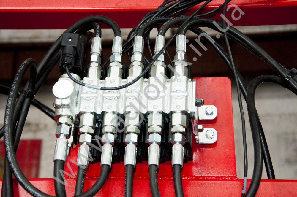 Оприскувач причіпний Оп 3000 зі штангою 22 м., 3х форсунка Міксер QUADRA 35, POLMAC Оприскувач причіпний Оп 3000 зі штангою 22 м., 3х форсунка Міксер QUADRA 35, POLMAC