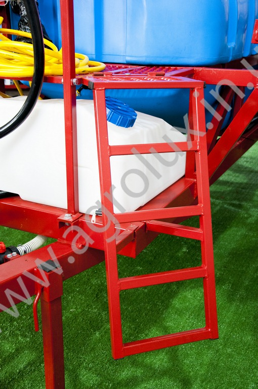 Оприскувач причіпний Polmark-2500 зі штангою 18 м., гідравлічна штанга Оприскувач причіпний Polmark-2500 зі штангою 18 м., гідравлічна штанга