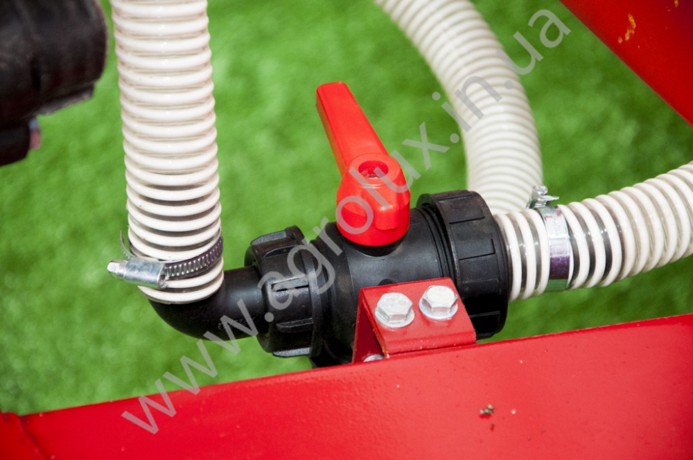 Оприскувач причіпний Polmark-2500 зі штангою 18 м., гідравлічна штанга Оприскувач причіпний Polmark-2500 зі штангою 18 м., гідравлічна штанга