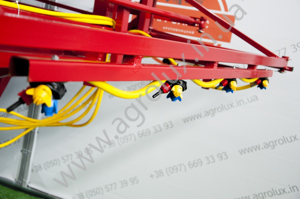 Оприскувач причіпний Polmark-2500 зі штангою 18 м., гідравлічна штанга Оприскувач причіпний Polmark-2500 зі штангою 18 м., гідравлічна штанга