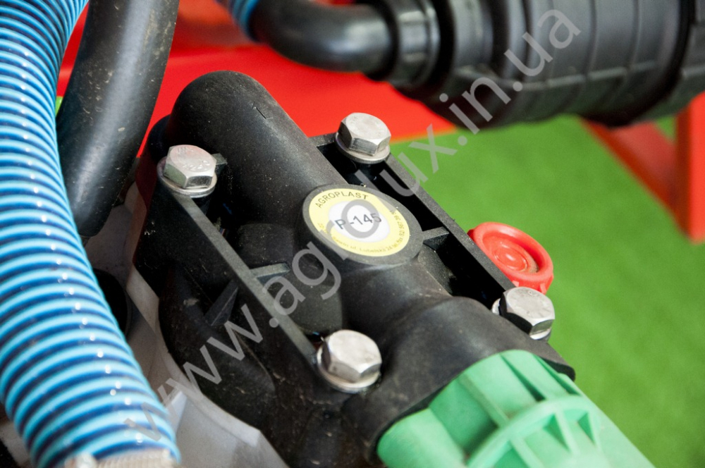 Оприскувач причіпний Polmark-2000 зі штангою 18 м.21 м (Механічна, підйом гідравліка) Оприскувач причіпний Polmark-2000 зі штангою 18 м.21 м (Механічна, підйом гідравліка)