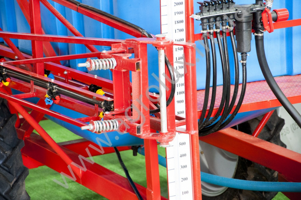 Оприскувач причіпний Polmark-2000 зі штангою 18 м.21 м (Механічна, підйом гідравліка) Оприскувач причіпний Polmark-2000 зі штангою 18 м.21 м (Механічна, підйом гідравліка)