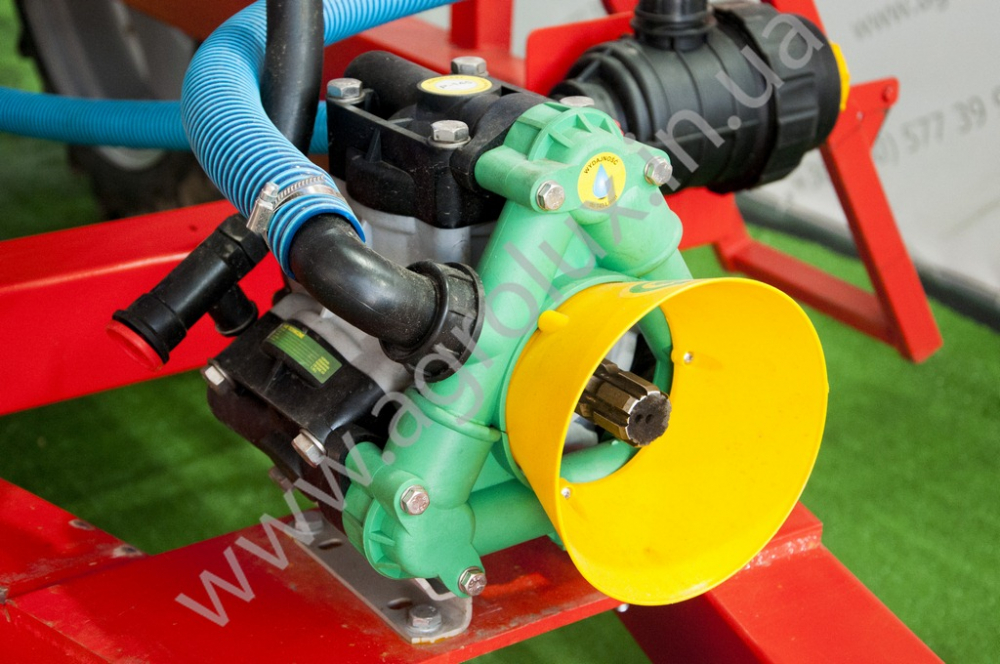 Оприскувач причіпний Polmark-2500 зі штангою 18 м. (Механічна, підйом гідравліка) Оприскувач причіпний Polmark-2500 зі штангою 18 м. (Механічна, підйом гідравліка)