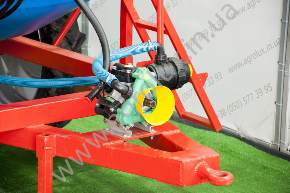 Оприскувач причіпний Polmark-2500 зі штангою 18 м. (Механічна, підйом гідравліка) Оприскувач причіпний Polmark-2500 зі штангою 18 м. (Механічна, підйом гідравліка)