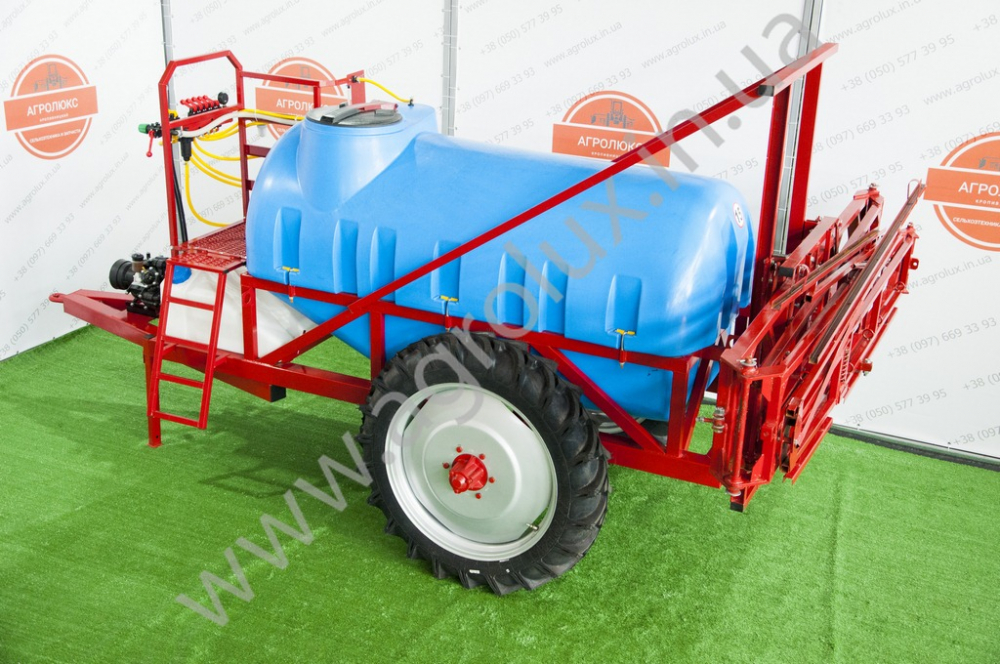 Оприскувач причіпний Polmark-2000 зі штангою 18 м. Оприскувач причіпний Polmark-2000 зі штангою 18 м.