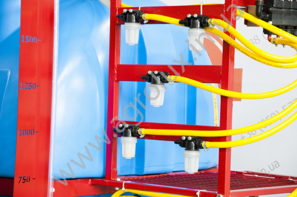 Оприскувач причіпний Polmark-2000 зі штангою 18 м. Оприскувач причіпний Polmark-2000 зі штангою 18 м.