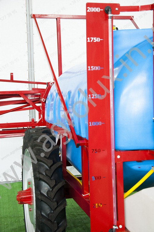 Оприскувач причіпний Polmark-2000 зі штангою 18 м. Оприскувач причіпний Polmark-2000 зі штангою 18 м.