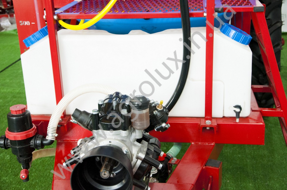 Оприскувач причіпний Polmark-2000 зі штангою 18 м. Оприскувач причіпний Polmark-2000 зі штангою 18 м.