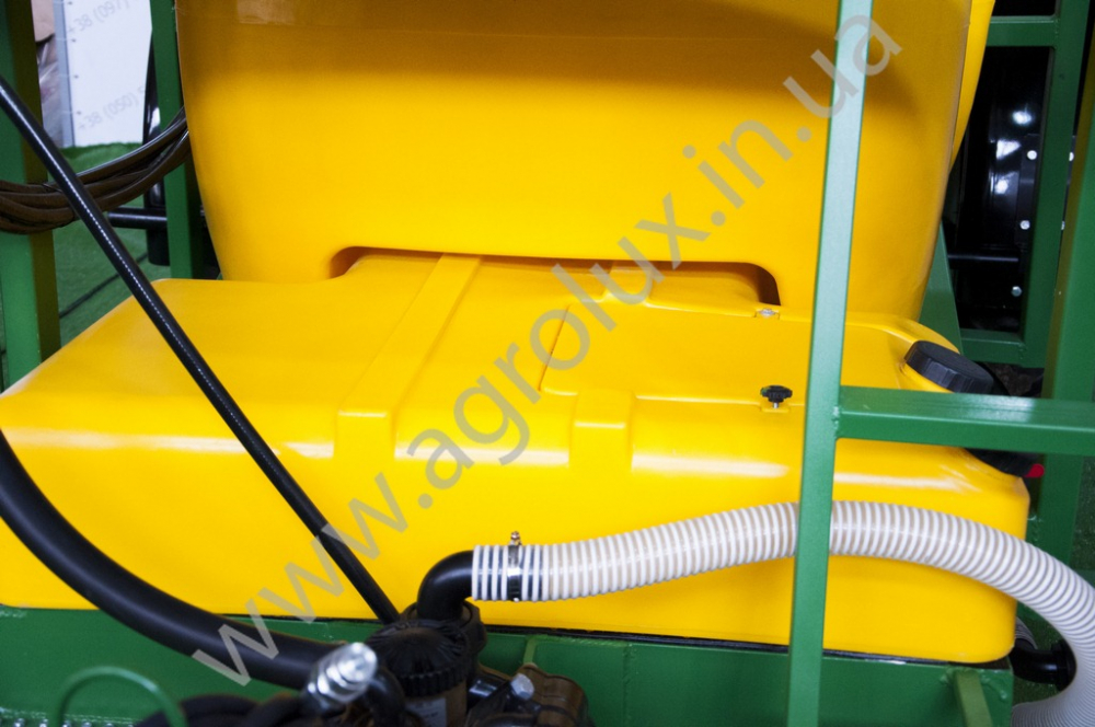 Оприскувач причіпний Вектор-2000 зі штангою 18 м. 1х форсунка Оприскувач причіпний Вектор-2000 зі штангою 18 м. 1х форсунка